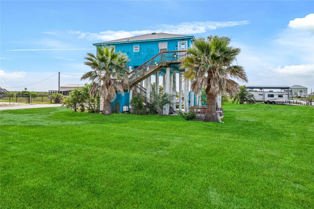 1495 Mabry Street Gilchrist, TX 77617