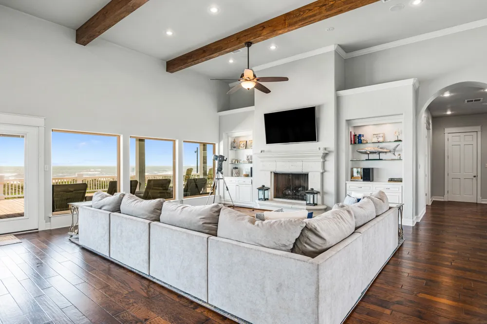 672 Villa Drive Crystal Beach, TX 77650