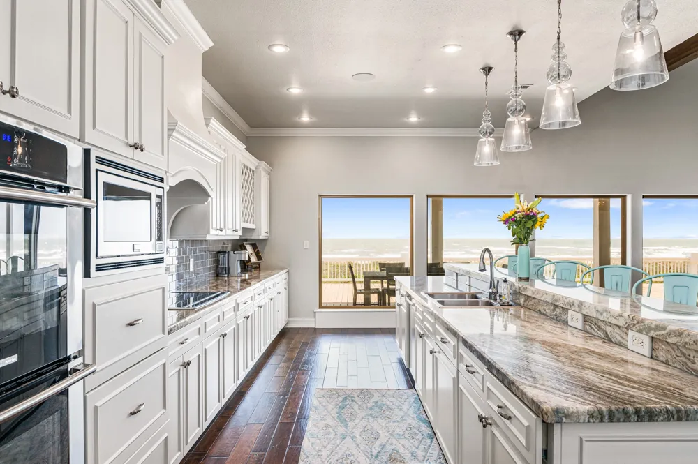 672 Villa Drive Crystal Beach, TX 77650