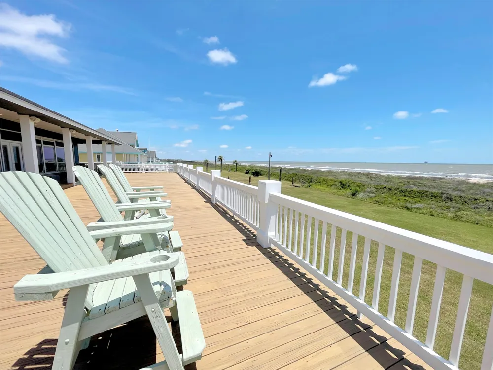 672 Villa Drive Crystal Beach, TX 77650