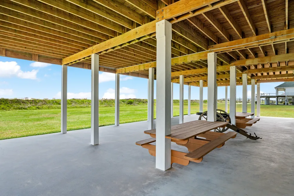 672 Villa Drive Crystal Beach, TX 77650