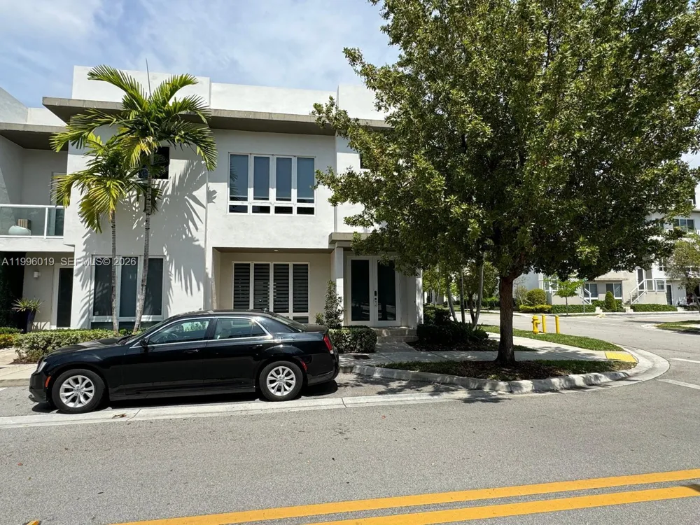 10361 NW 64th Ter Doral, FL 33178