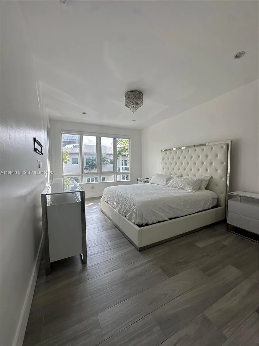 10361 NW 64th Ter Doral, FL 33178