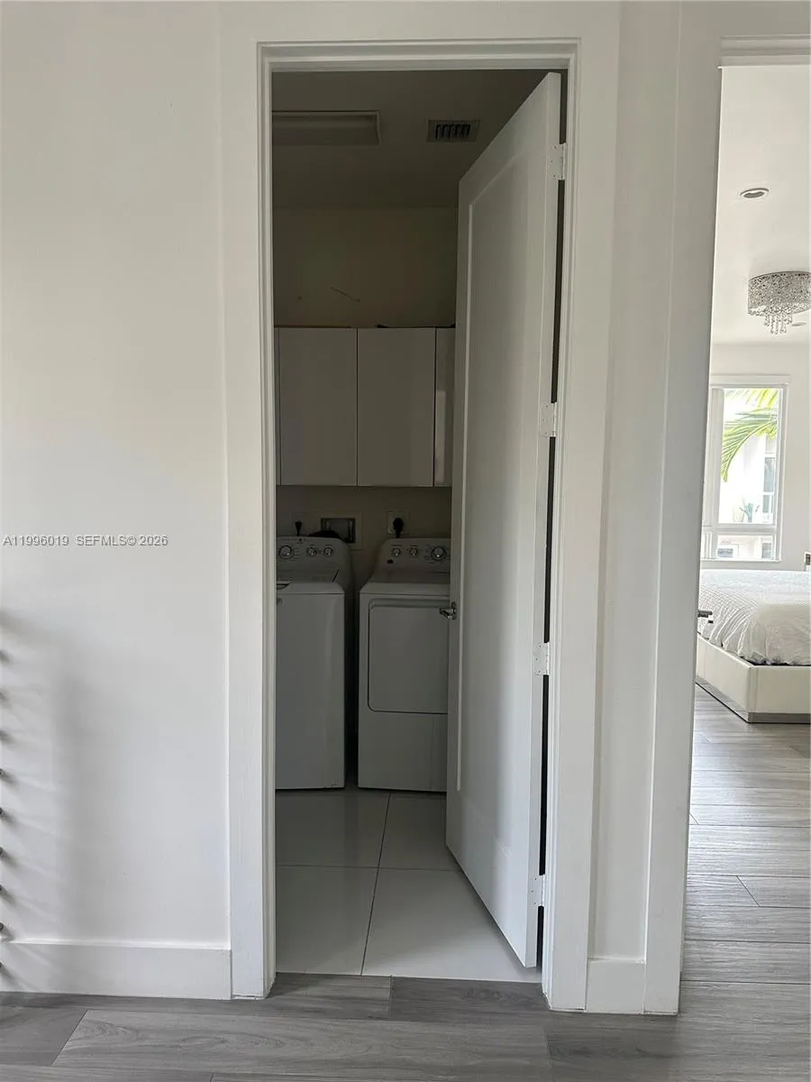 10361 NW 64th Ter Doral, FL 33178