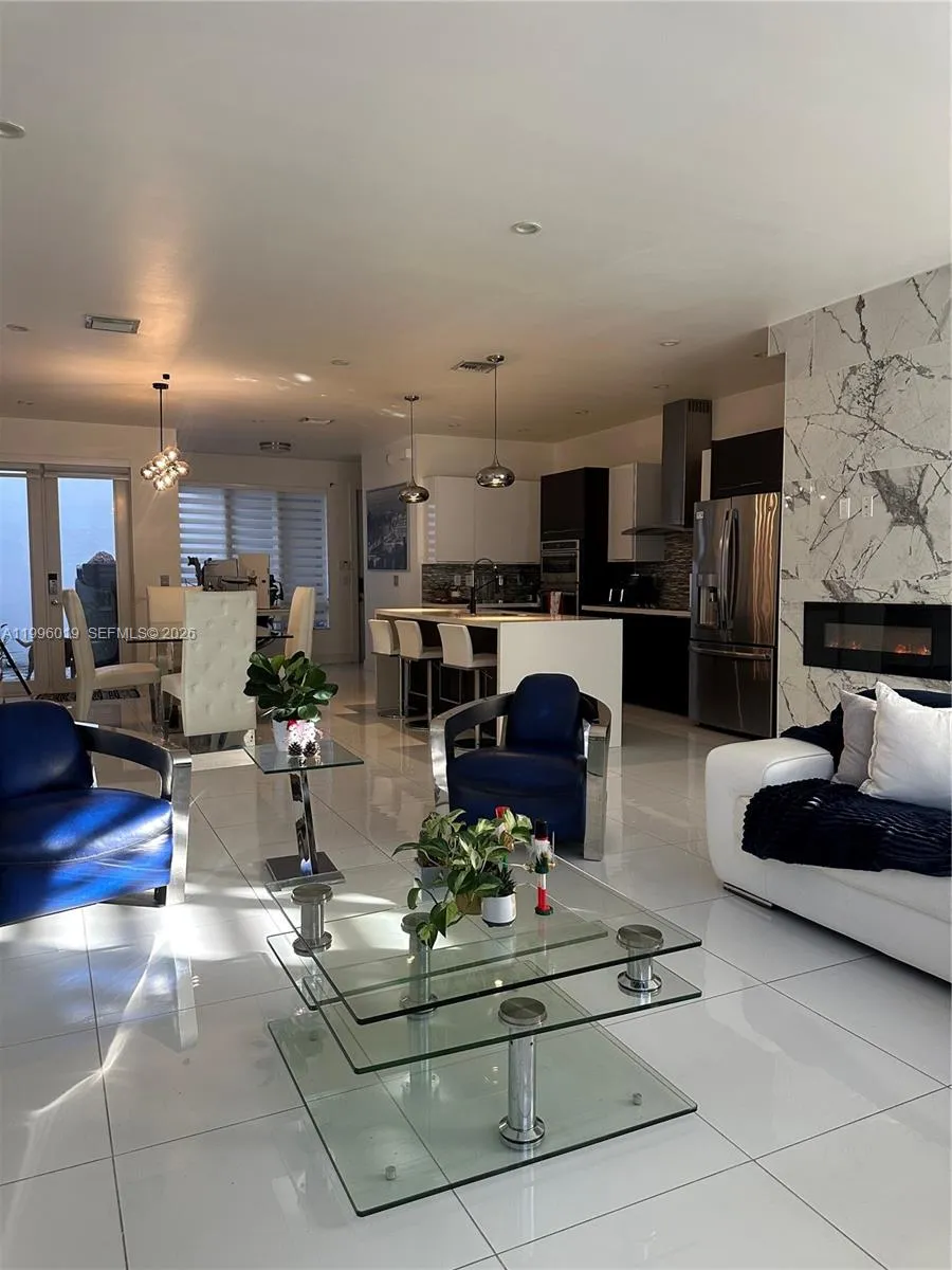 10361 NW 64th Ter Doral, FL 33178