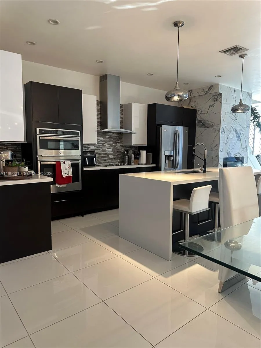 10361 NW 64th Ter Doral, FL 33178
