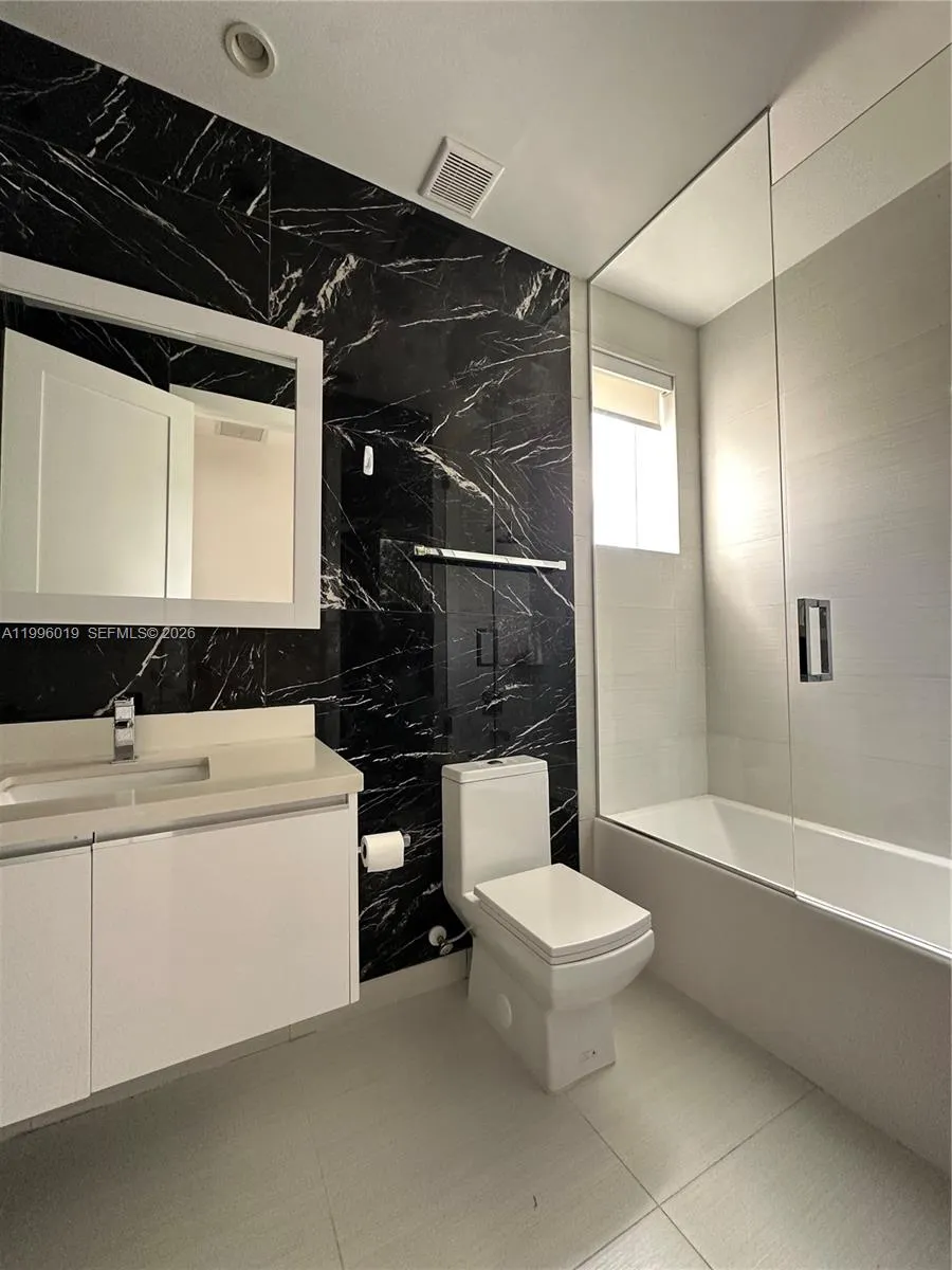 10361 NW 64th Ter Doral, FL 33178