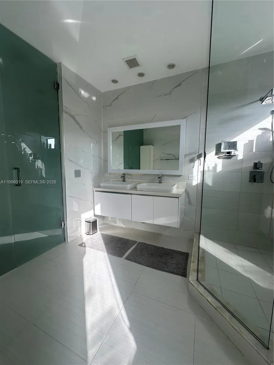 10361 NW 64th Ter Doral, FL 33178
