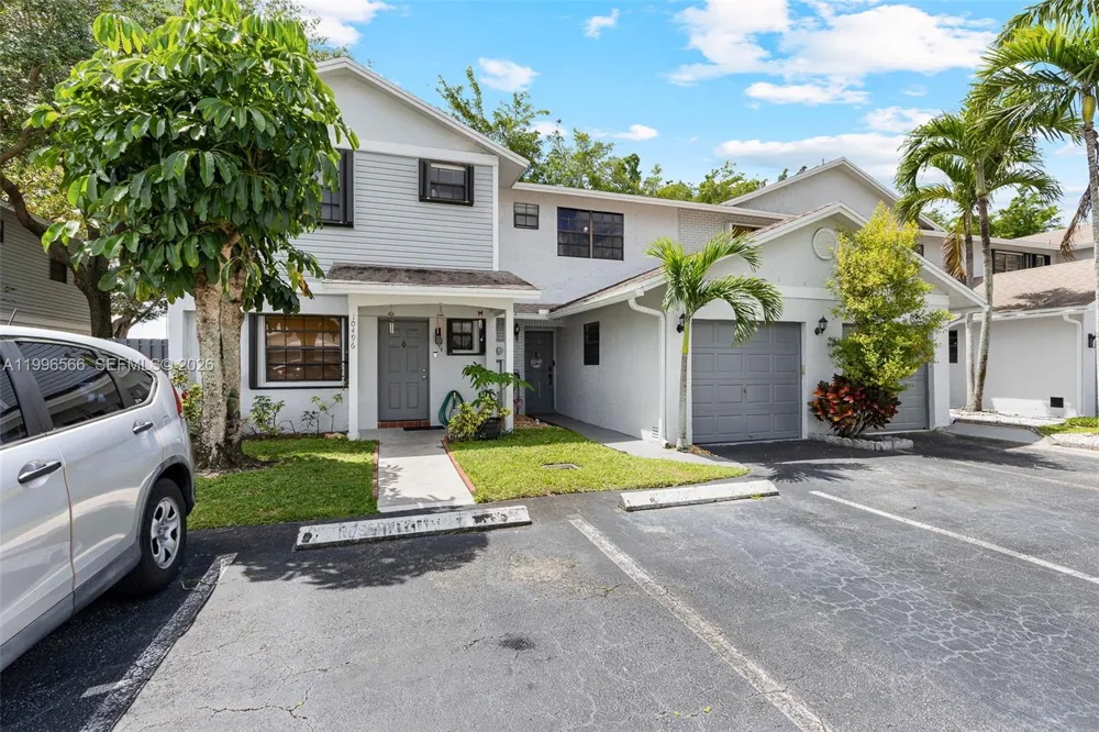 10500 NW 3rd St Pembroke Pines, FL 33026