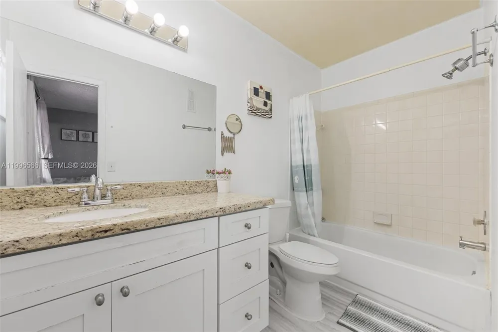 10500 NW 3rd St Pembroke Pines, FL 33026