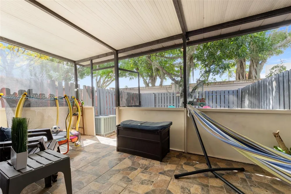 10500 NW 3rd St Pembroke Pines, FL 33026