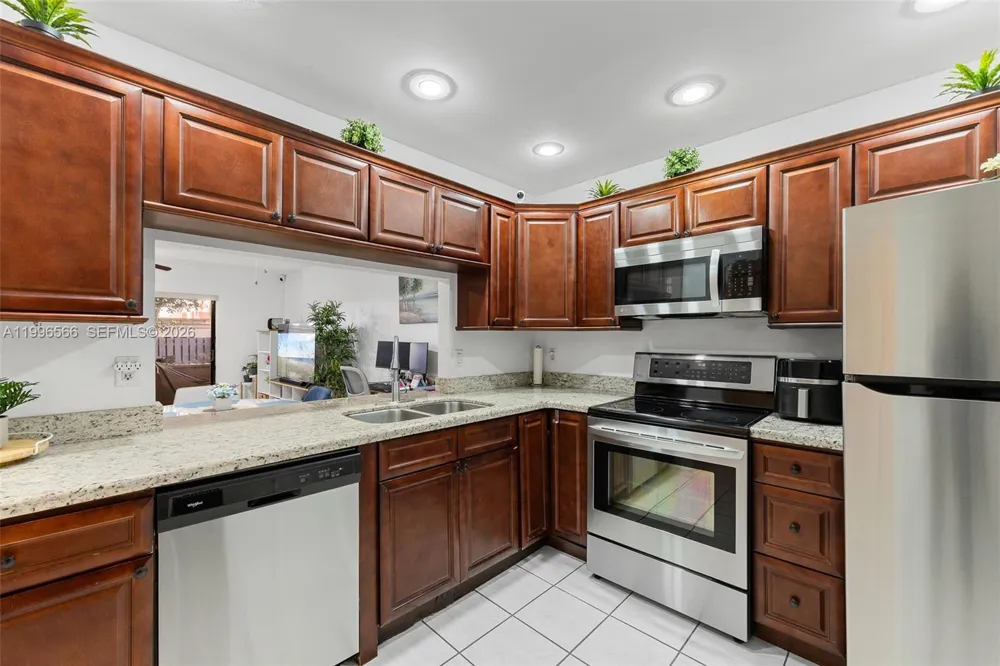10500 NW 3rd St Pembroke Pines, FL 33026