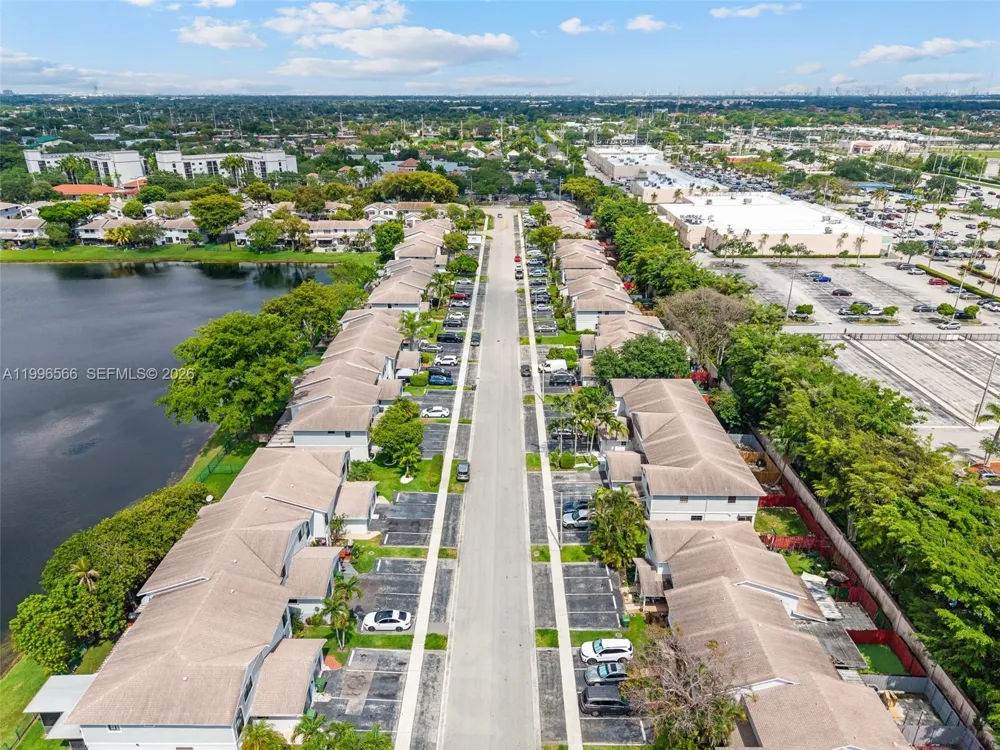 10500 NW 3rd St Pembroke Pines, FL 33026