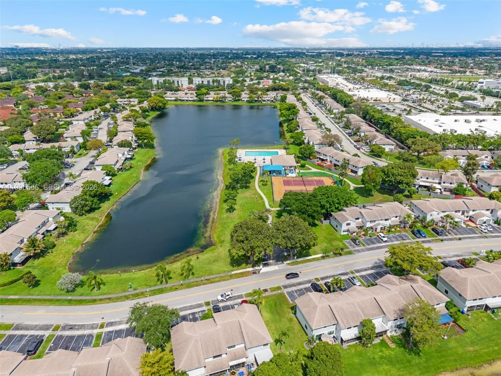 10500 NW 3rd St Pembroke Pines, FL 33026