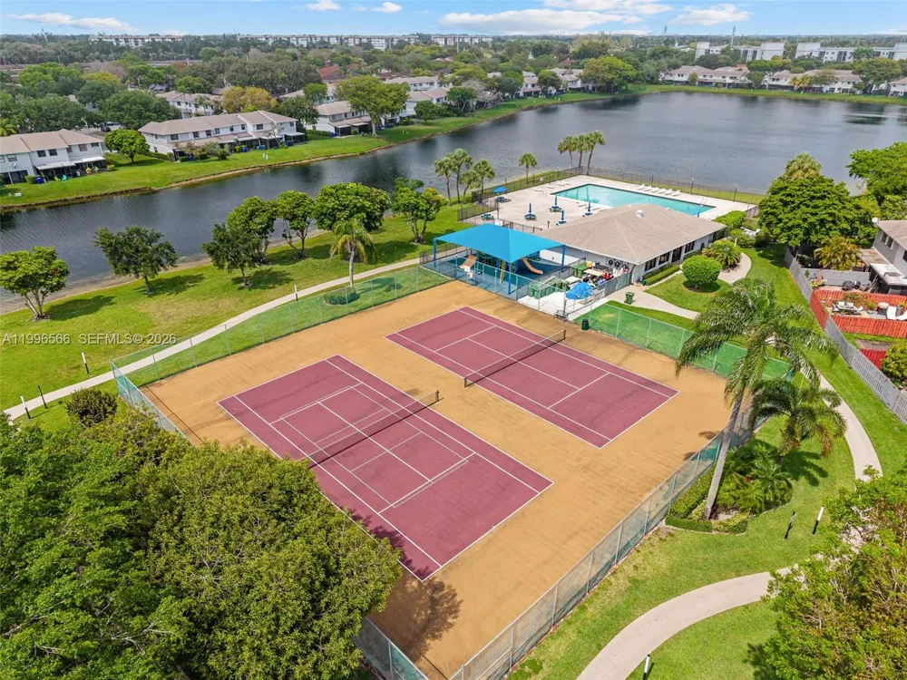 10500 NW 3rd St Pembroke Pines, FL 33026