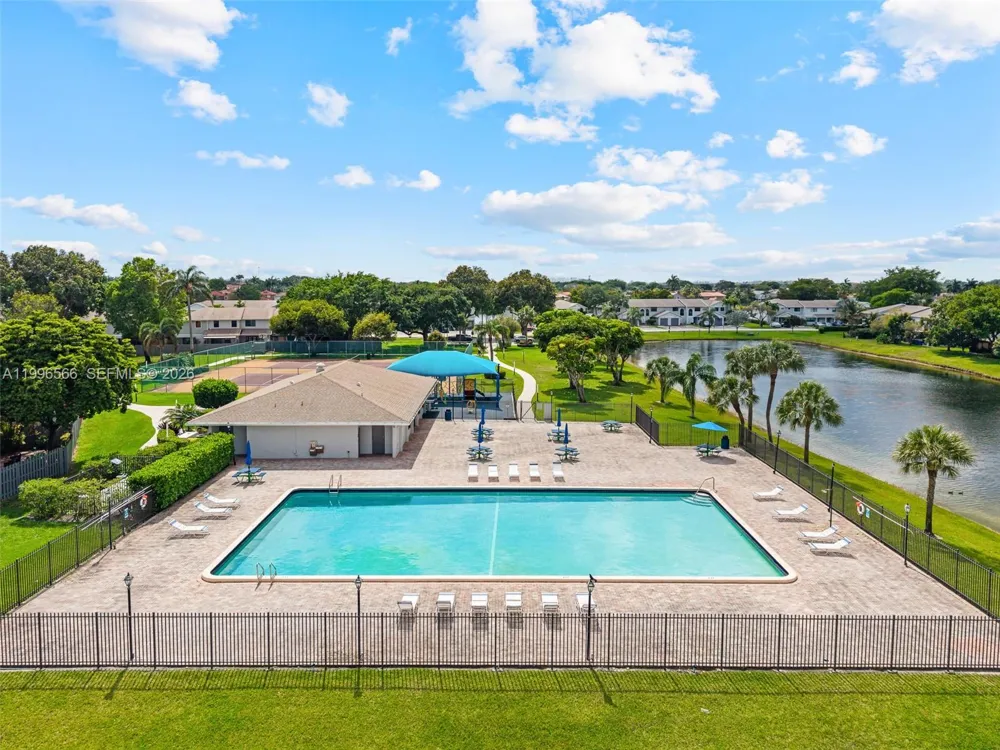 10500 NW 3rd St Pembroke Pines, FL 33026