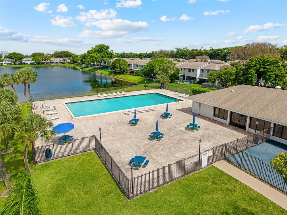 10500 NW 3rd St Pembroke Pines, FL 33026