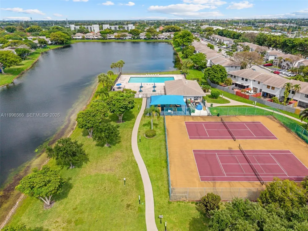 10500 NW 3rd St Pembroke Pines, FL 33026