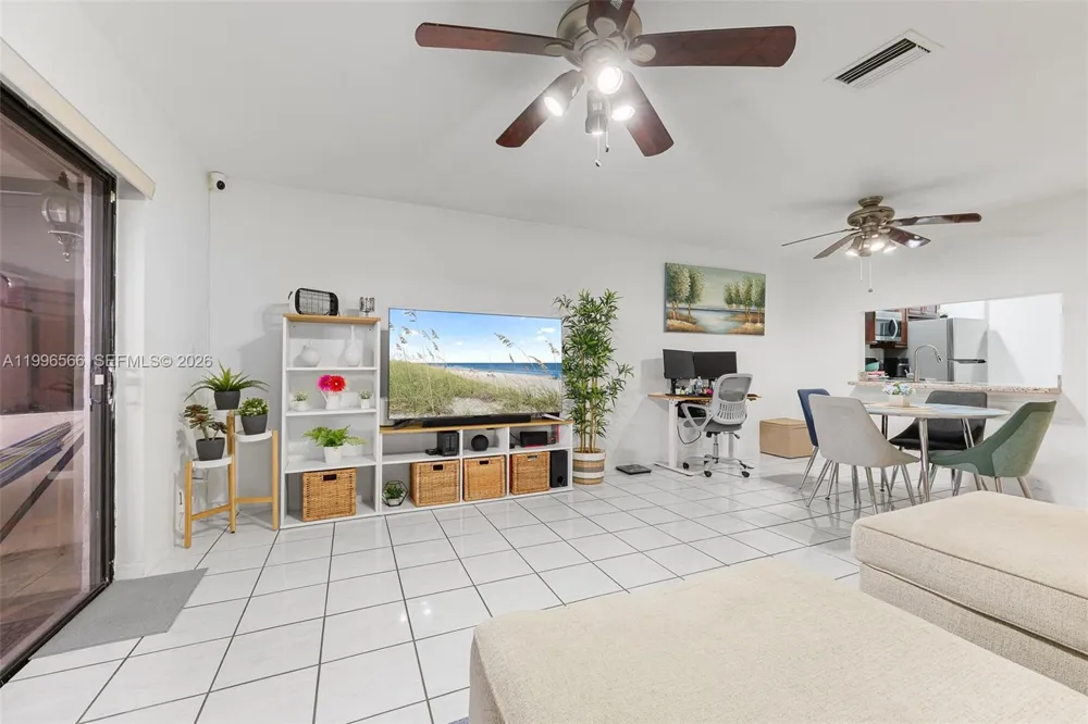 10500 NW 3rd St Pembroke Pines, FL 33026