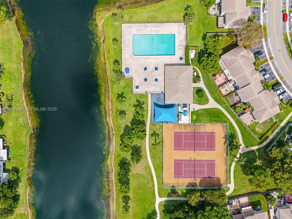 10500 NW 3rd St Pembroke Pines, FL 33026