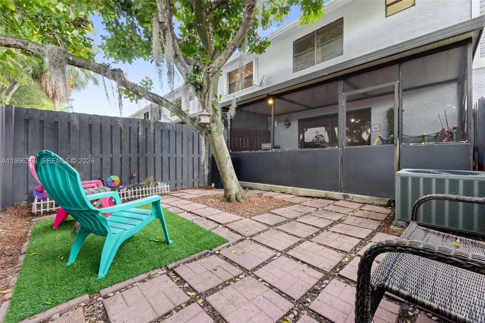 10500 NW 3rd St Pembroke Pines, FL 33026