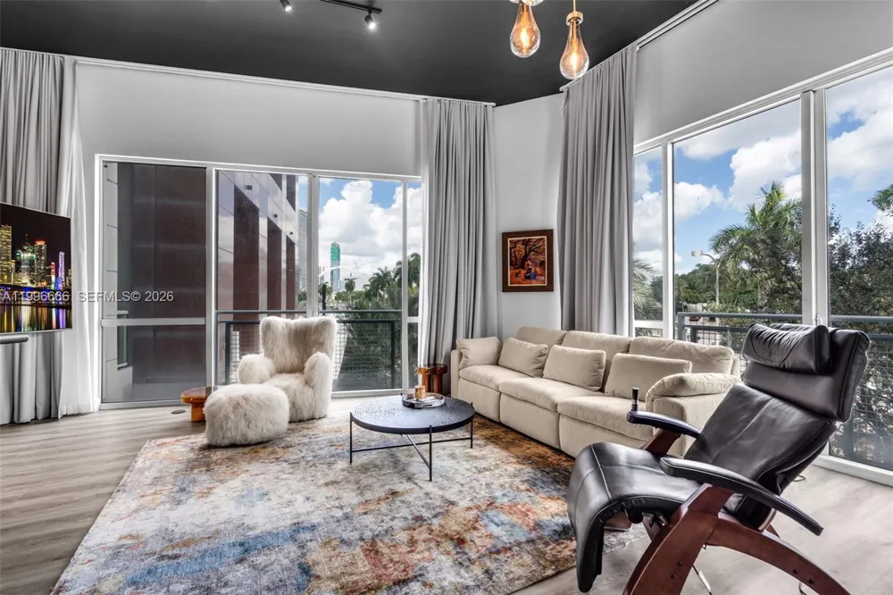 244 Biscayne Blvd #239 Miami, FL 33132