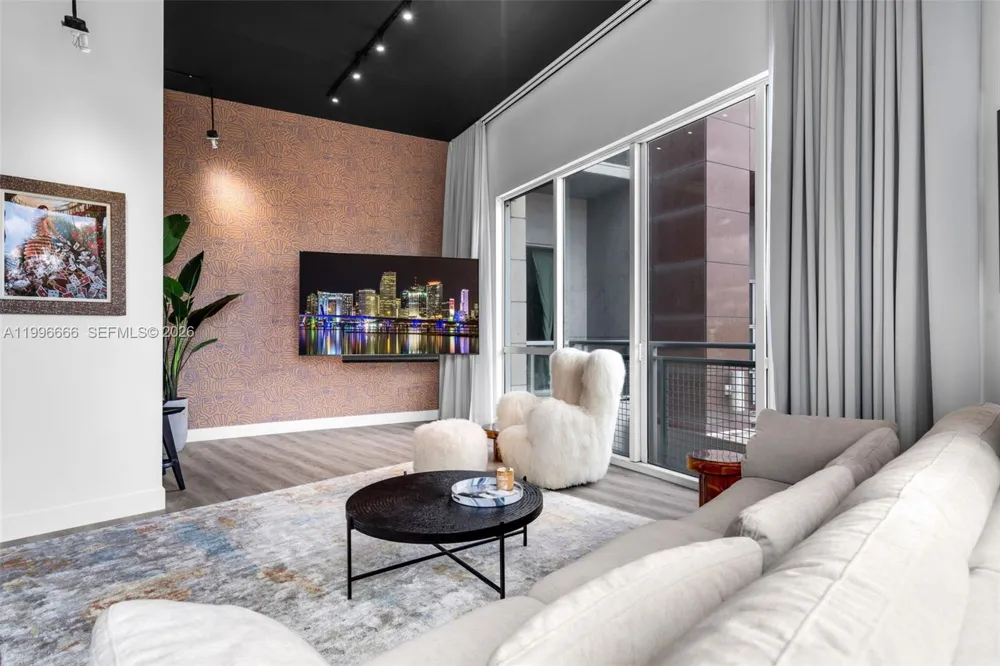 244 Biscayne Blvd #239 Miami, FL 33132