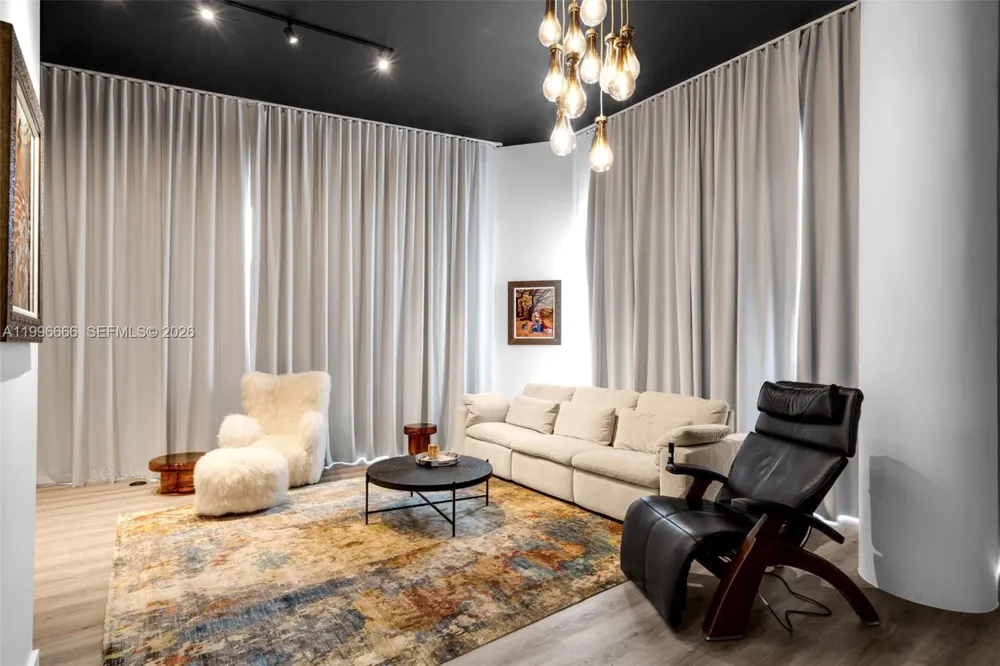 244 Biscayne Blvd #239 Miami, FL 33132