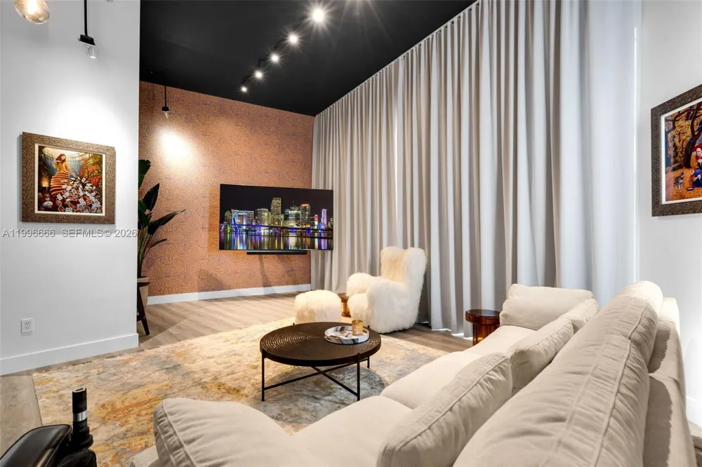 244 Biscayne Blvd #239 Miami, FL 33132