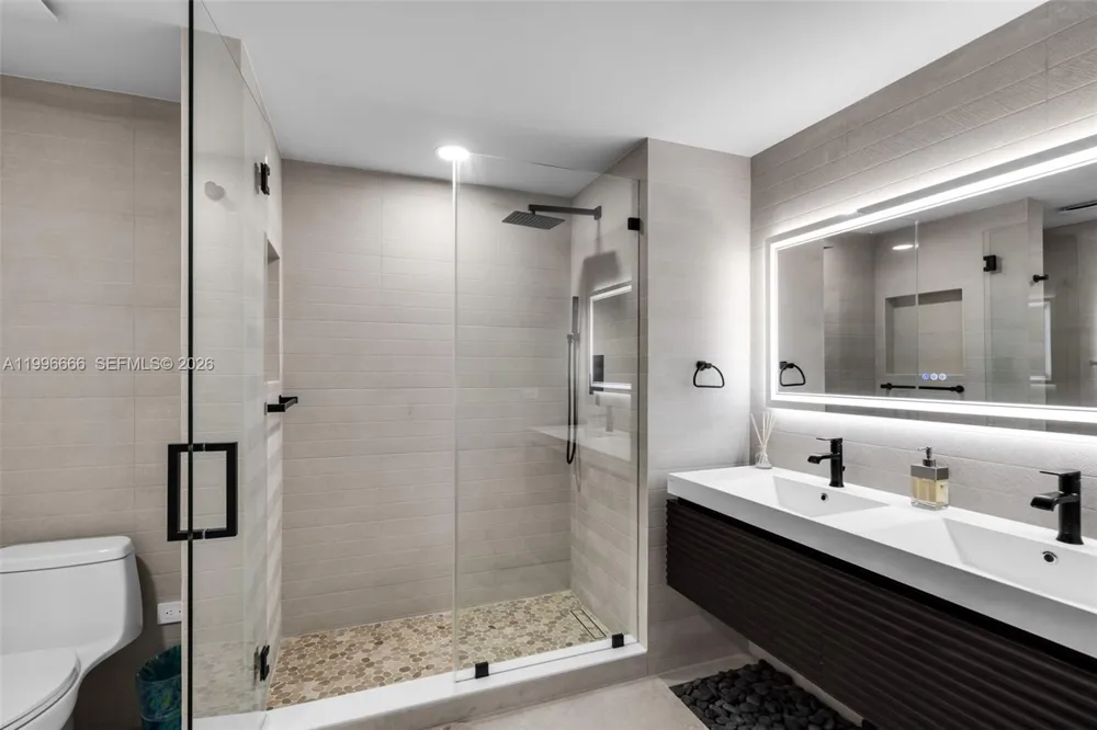 244 Biscayne Blvd #239 Miami, FL 33132