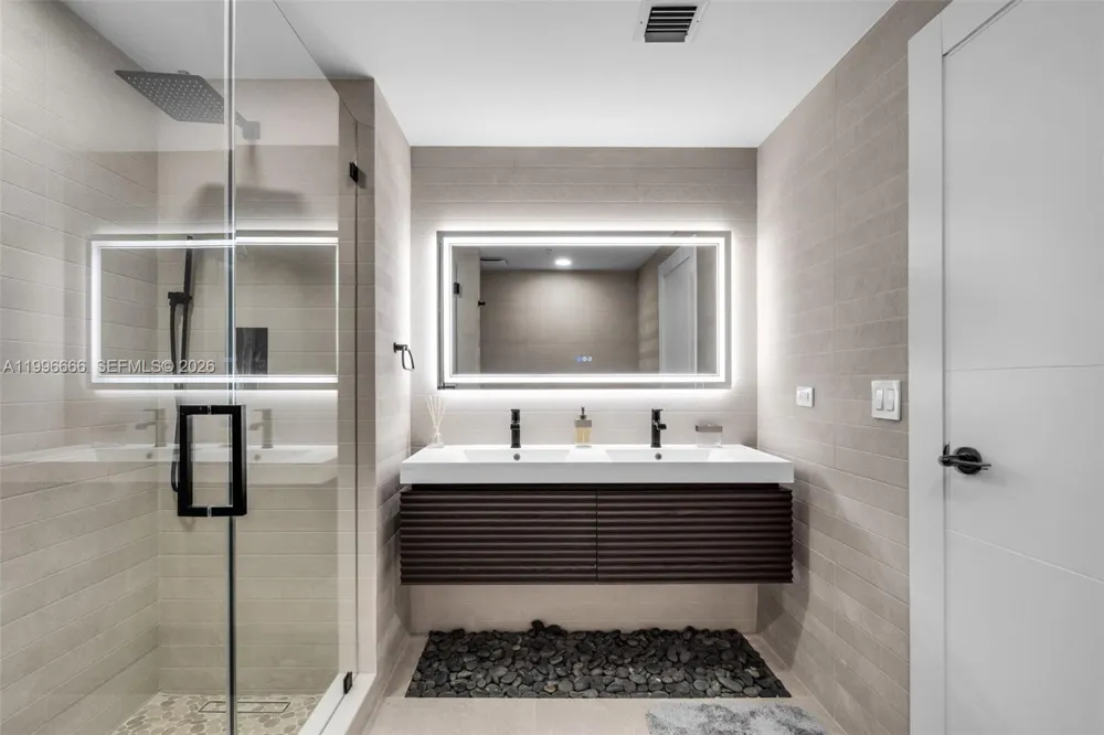 244 Biscayne Blvd #239 Miami, FL 33132