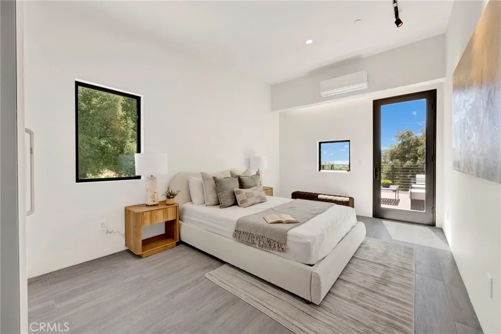 325 W Grandview Avenue Sierra Madre, CA 91024
