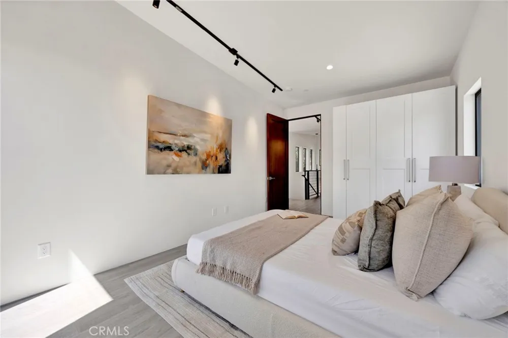 325 W Grandview Avenue Sierra Madre, CA 91024