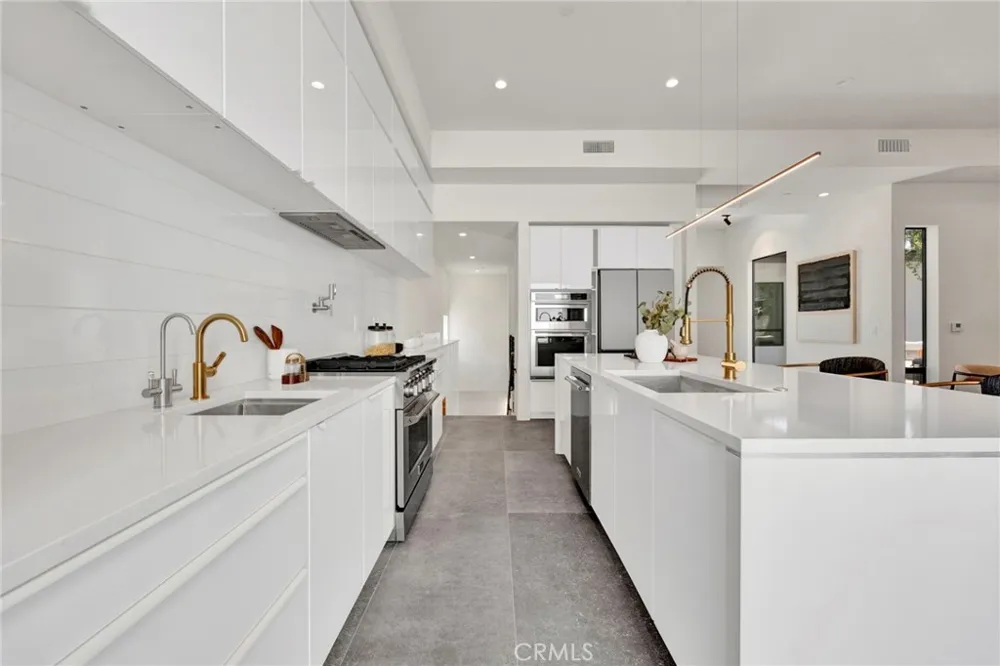 325 W Grandview Avenue Sierra Madre, CA 91024