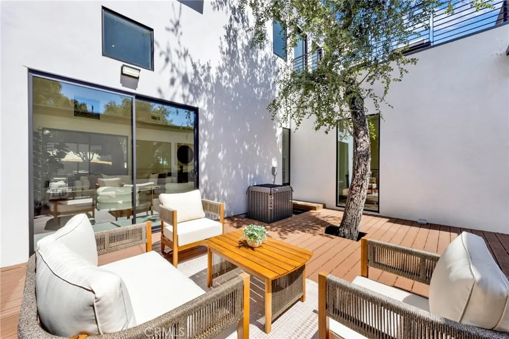 325 W Grandview Avenue Sierra Madre, CA 91024