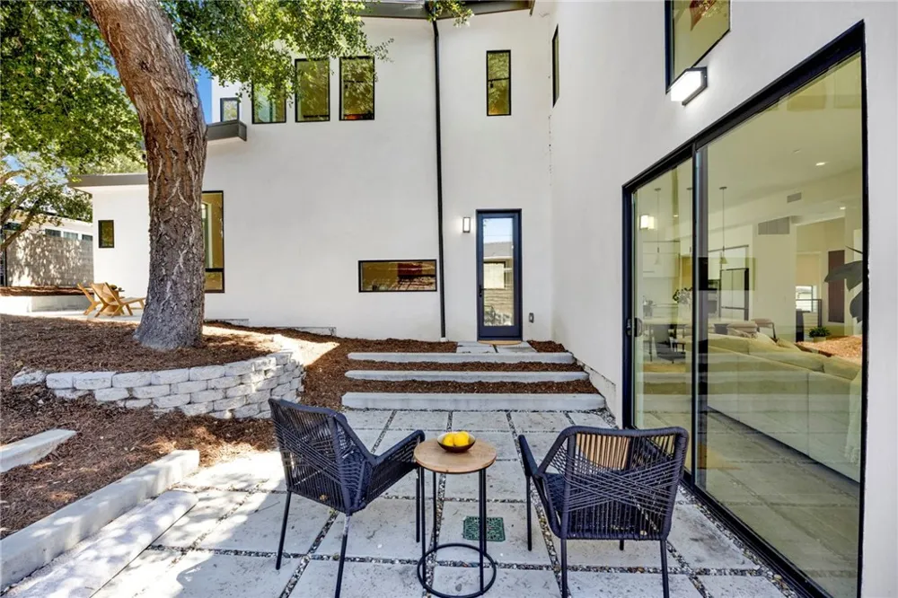 325 W Grandview Avenue Sierra Madre, CA 91024
