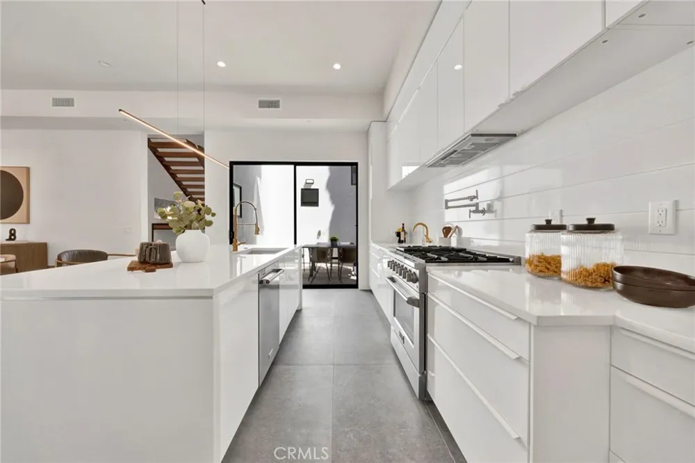 325 W Grandview Avenue Sierra Madre, CA 91024