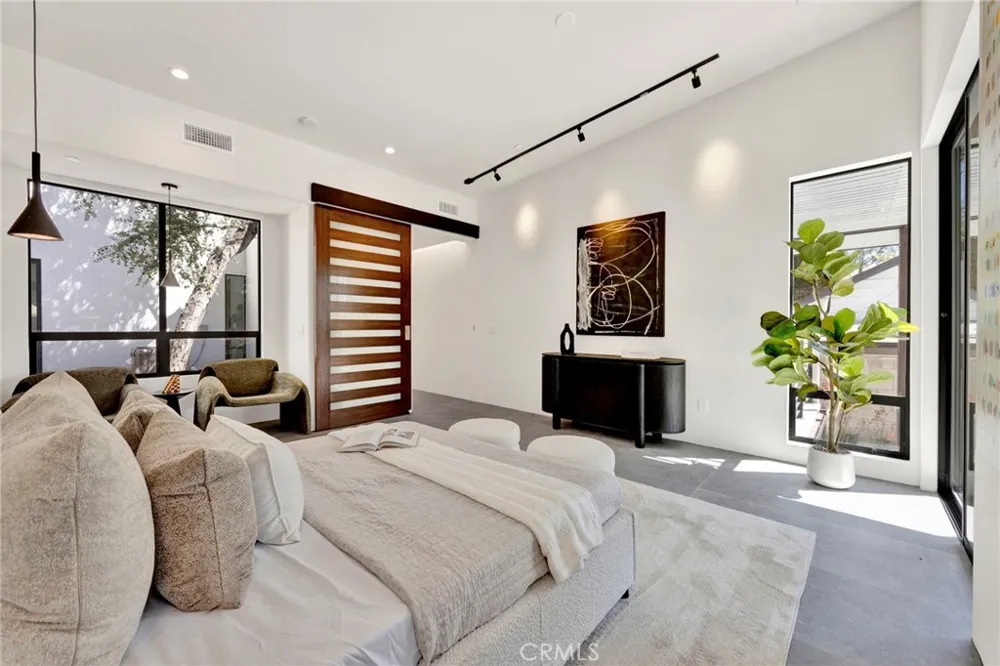 325 W Grandview Avenue Sierra Madre, CA 91024