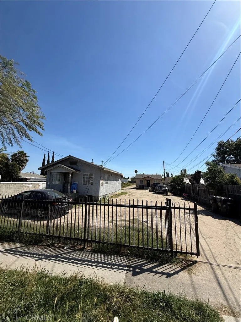2402 E 126th Compton, CA 90222