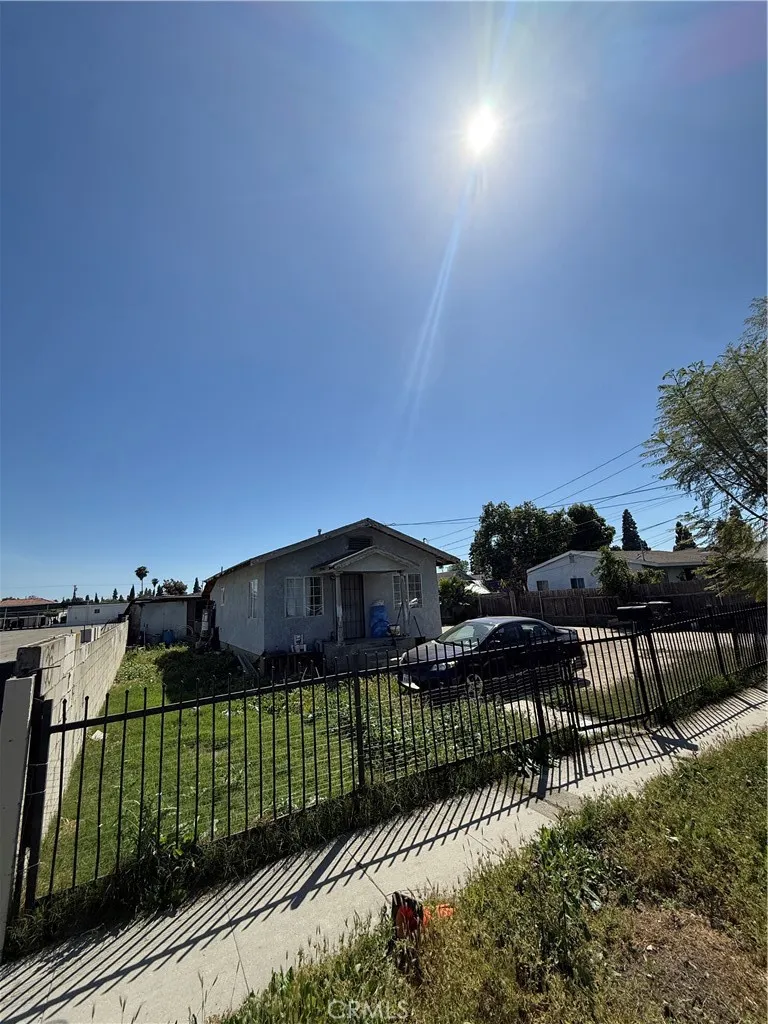 2402 E 126th Compton, CA 90222