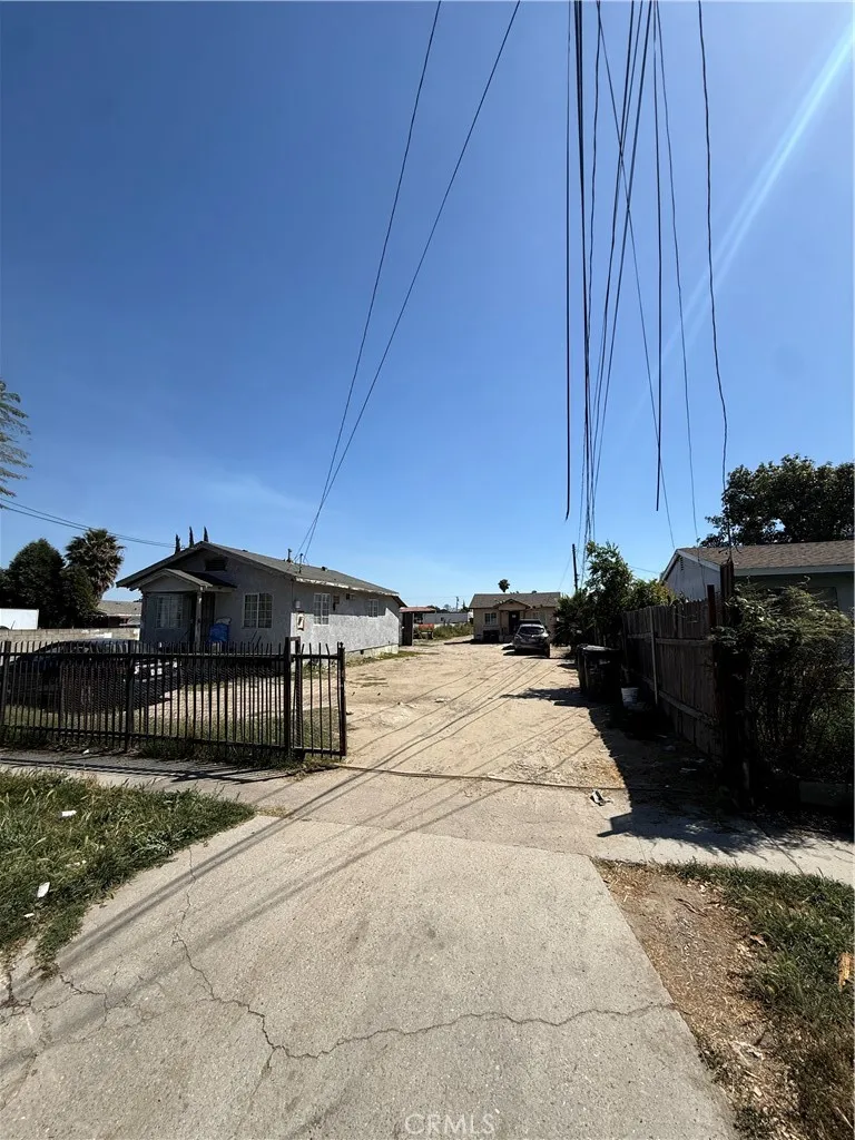 2402 E 126th Compton, CA 90222