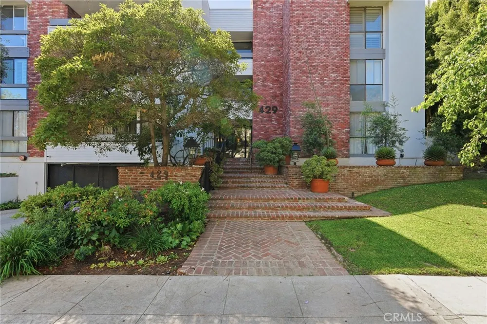 429 Oakhurst Drive #301 Beverly Hills, CA 90210