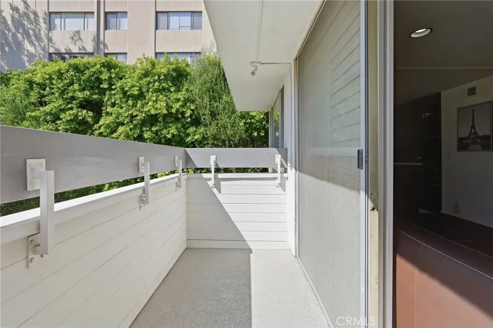 429 Oakhurst Drive #301 Beverly Hills, CA 90210