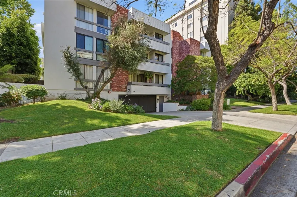 429 Oakhurst Drive #301 Beverly Hills, CA 90210