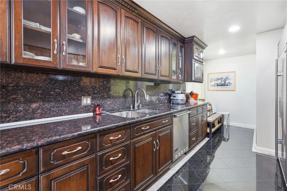 429 Oakhurst Drive #301 Beverly Hills, CA 90210