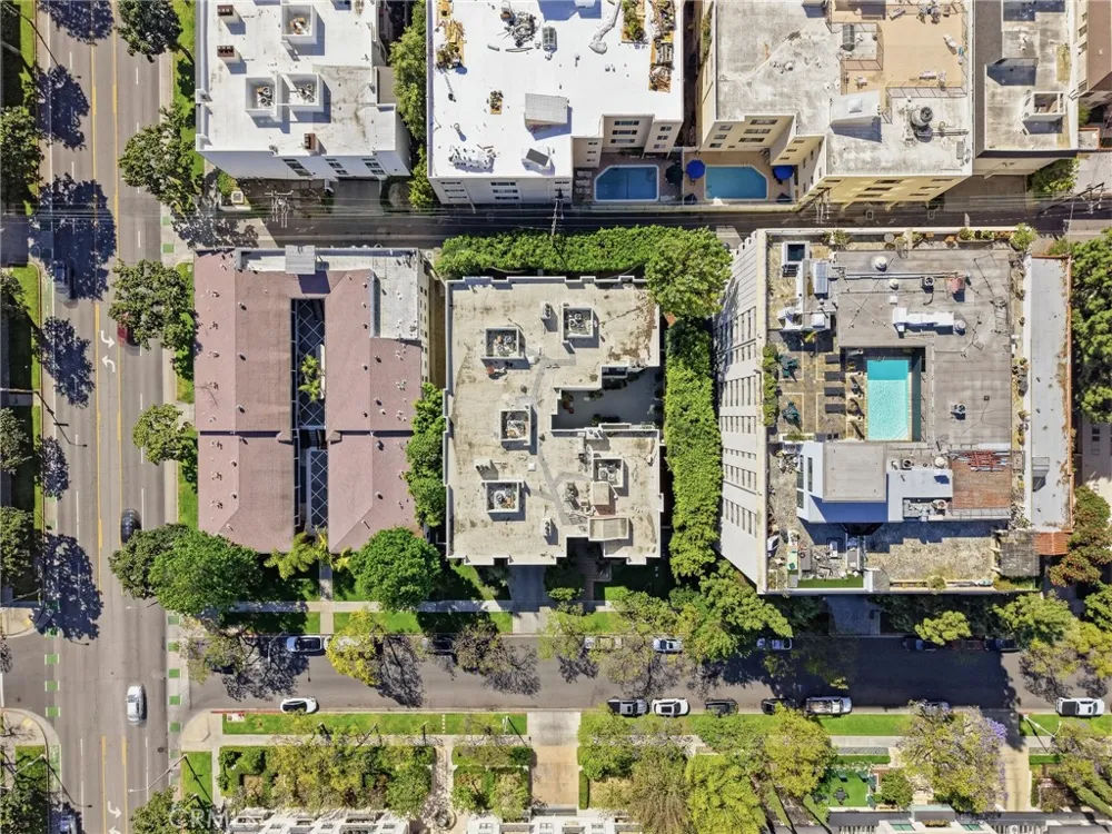 429 Oakhurst Drive #301 Beverly Hills, CA 90210