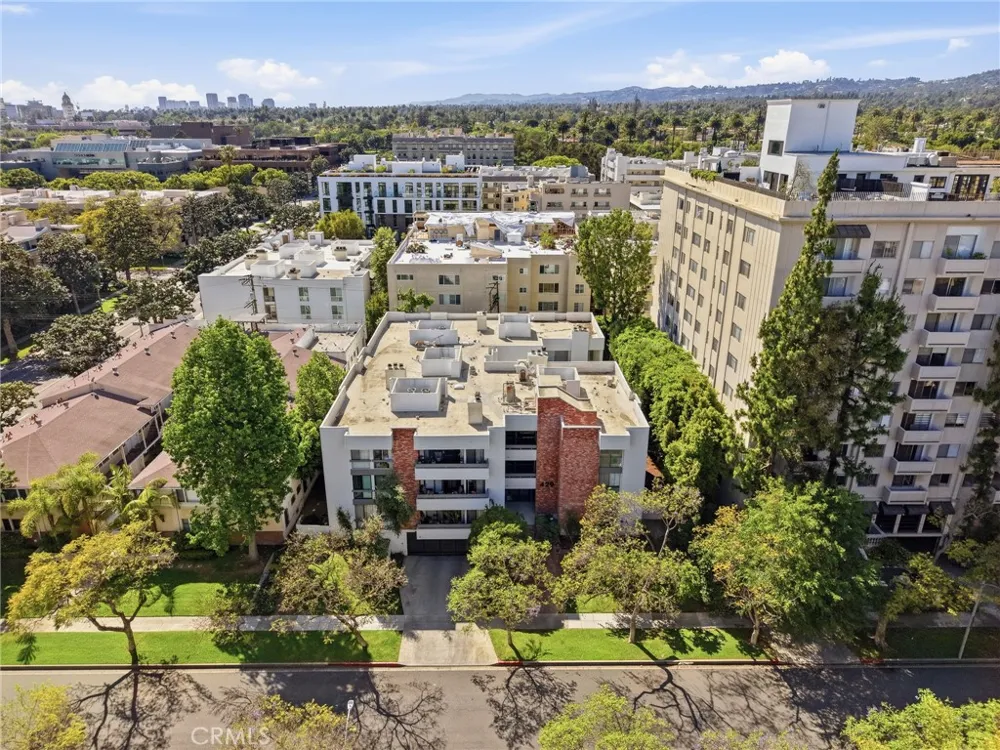 429 Oakhurst Drive #301 Beverly Hills, CA 90210