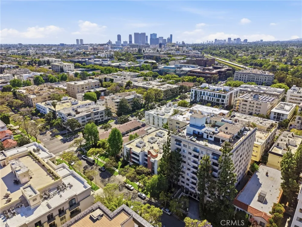 429 Oakhurst Drive #301 Beverly Hills, CA 90210