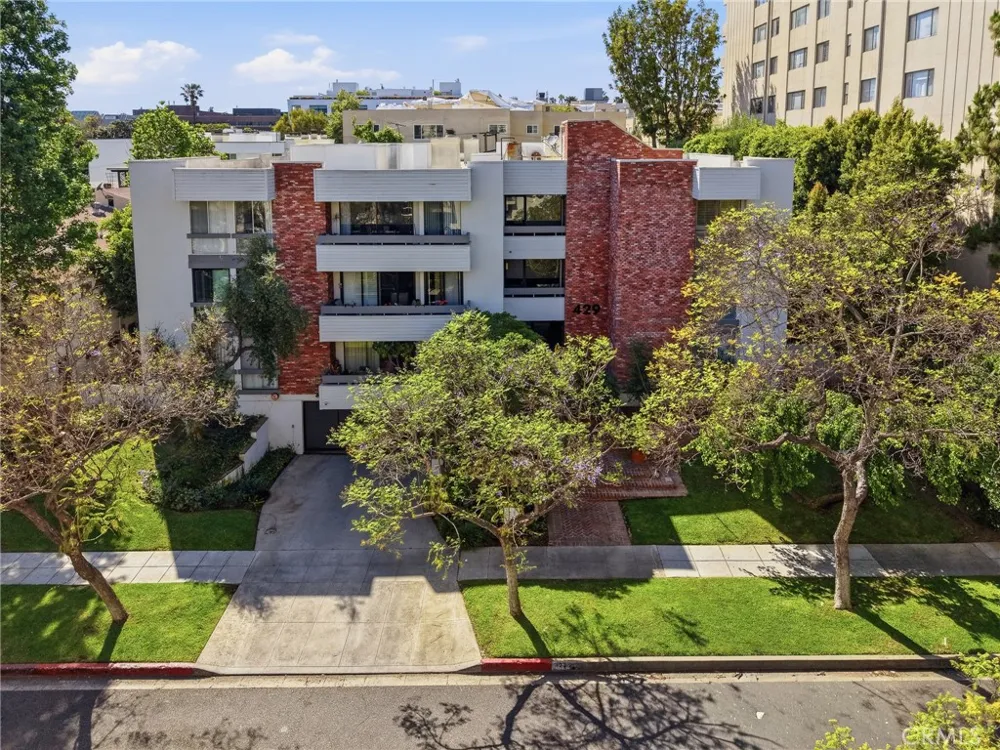 429 Oakhurst Drive #301 Beverly Hills, CA 90210
