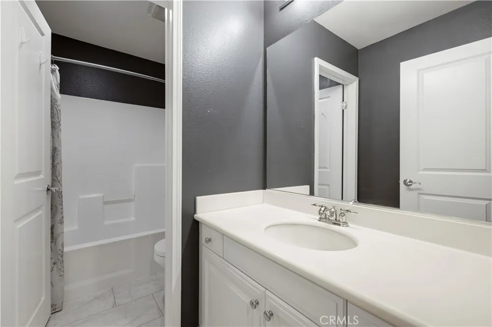 19354 Laroda Lane #165 Saugus, CA 91350